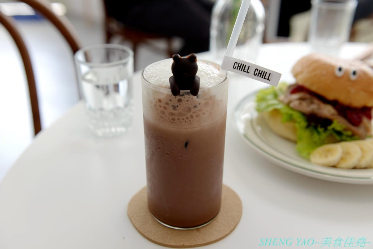 [台中北區]Chill Chill cafe&food – 台中超美韓風輕食咖啡,裝潢風格淡雅清新帶有藝術氣息,視覺系餐點好看好拍又好吃,平價消費,餐點幾乎都只要百元左右,IG打卡又一新地標。