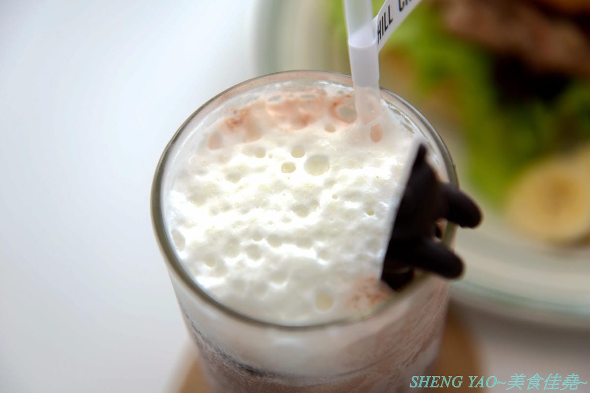 [台中北區]Chill Chill cafe&food – 台中超美韓風輕食咖啡,裝潢風格淡雅清新帶有藝術氣息,視覺系餐點好看好拍又好吃,平價消費,餐點幾乎都只要百元左右,IG打卡又一新地標。