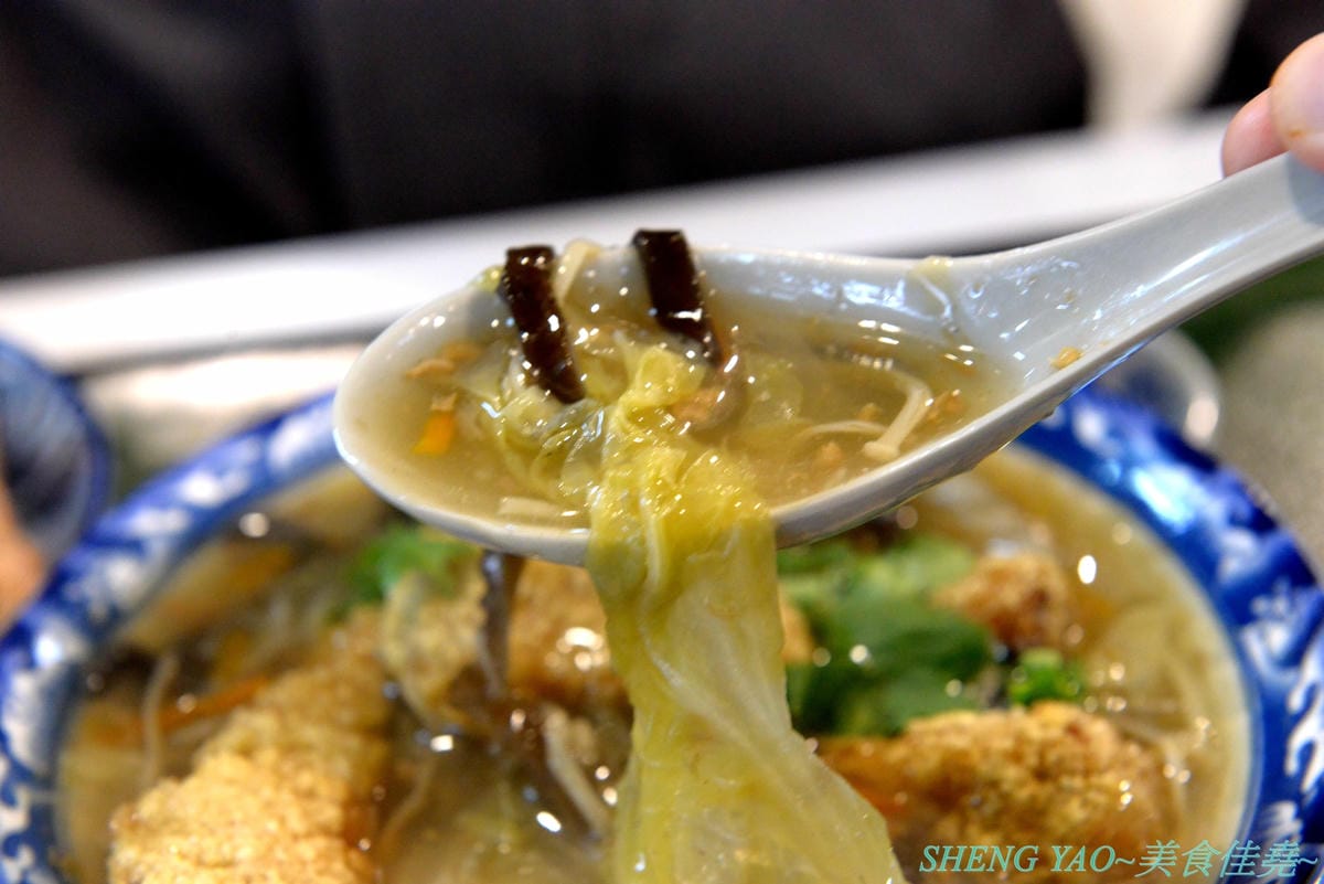 [台中沙鹿]三仙台鬼頭刀 – 來自台東成功的特色料理小吃,鬼頭刀漁獲經由台東漁船現流延繩釣上來急速冷凍直送店內,經過老闆手藝變成一道道美味佳餚,大推鬼頭刀魚羹,魚肉細緻味美,羹湯料多
