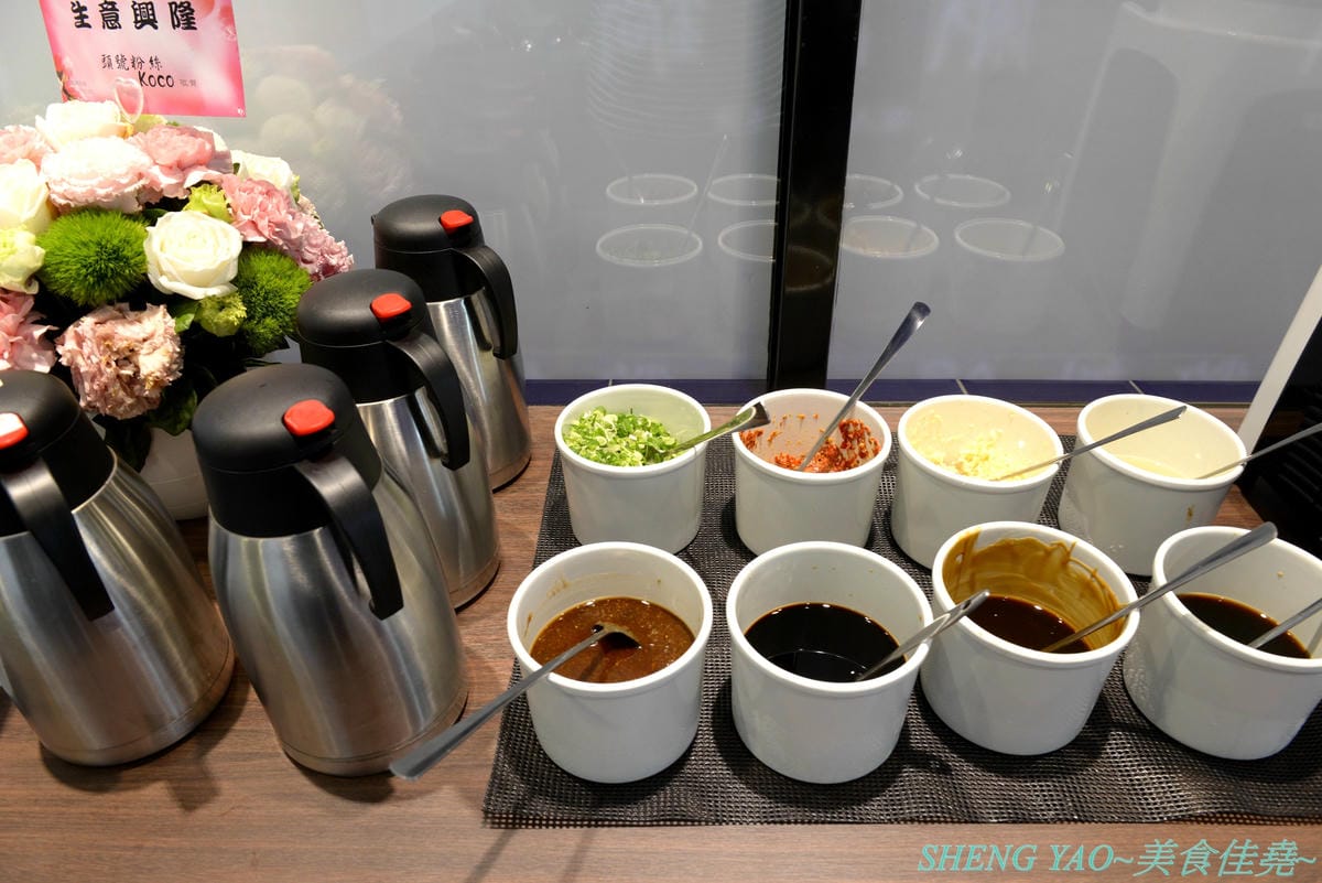 [台中西屯]敝姓鍋 台中旗艦店 – 台中小清新文青風鍋物店,湯頭有特色,起司牛奶鍋是用整瓶高大鮮乳加上一盤乳酪絲,加湯還是牛奶湯,平價消費不收服務費,鍋物最便宜200元不到。