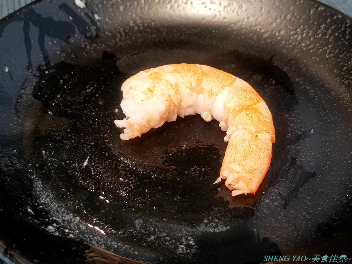 [台中西屯]敝姓鍋 台中旗艦店 – 台中小清新文青風鍋物店,湯頭有特色,起司牛奶鍋是用整瓶高大鮮乳加上一盤乳酪絲,加湯還是牛奶湯,平價消費不收服務費,鍋物最便宜200元不到。