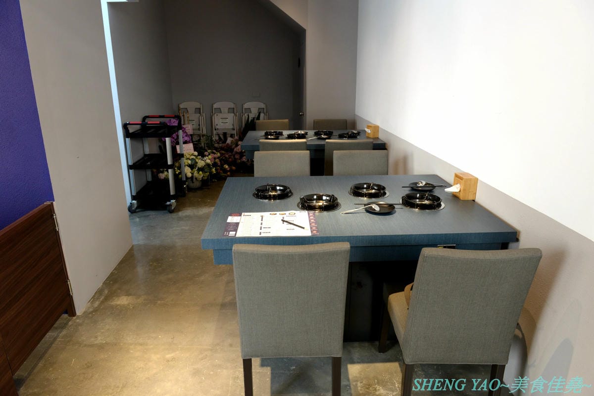 [台中西屯]敝姓鍋 台中旗艦店 – 台中小清新文青風鍋物店,湯頭有特色,起司牛奶鍋是用整瓶高大鮮乳加上一盤乳酪絲,加湯還是牛奶湯,平價消費不收服務費,鍋物最便宜200元不到。
