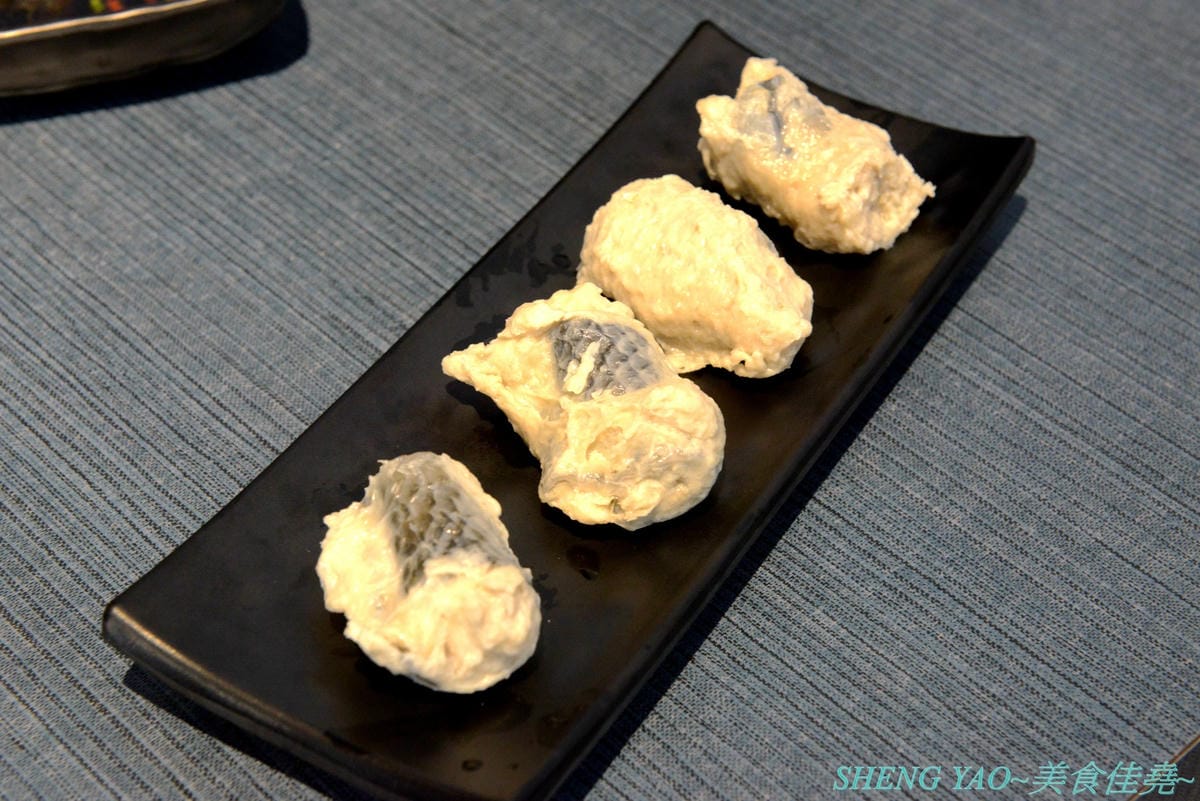[台中西屯]敝姓鍋 台中旗艦店 – 台中小清新文青風鍋物店,湯頭有特色,起司牛奶鍋是用整瓶高大鮮乳加上一盤乳酪絲,加湯還是牛奶湯,平價消費不收服務費,鍋物最便宜200元不到。