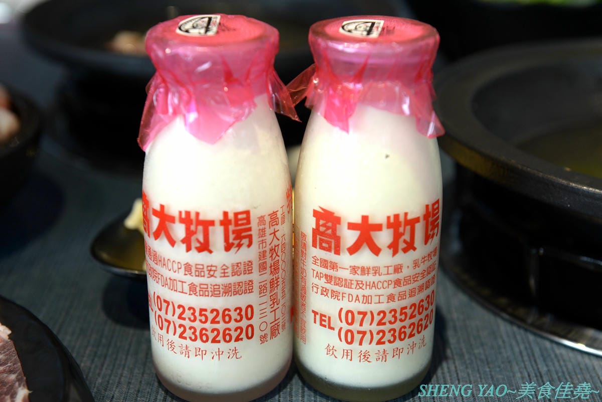 [台中西屯]敝姓鍋 台中旗艦店 – 台中小清新文青風鍋物店,湯頭有特色,起司牛奶鍋是用整瓶高大鮮乳加上一盤乳酪絲,加湯還是牛奶湯,平價消費不收服務費,鍋物最便宜200元不到。