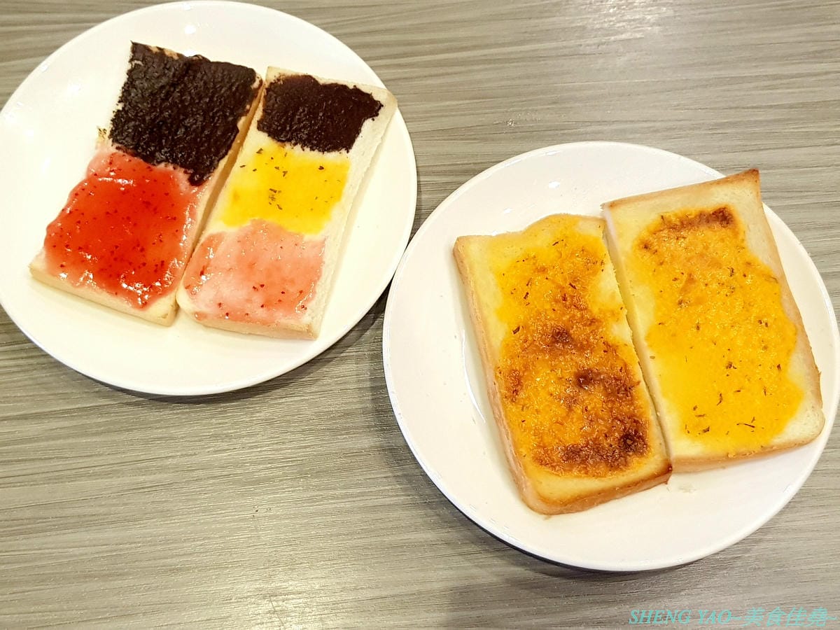 [台中沙鹿]犇頂牛排 二訪 2019新MENU – 不少學生朋友們大推的靜宜商圈好吃牛排館,排餐種類豐富多達近20種,平價消費,最便宜只要150元,肉品都是原肉不用重組肉,自助吧現烤吐司抹香蒜醬超好吃,新