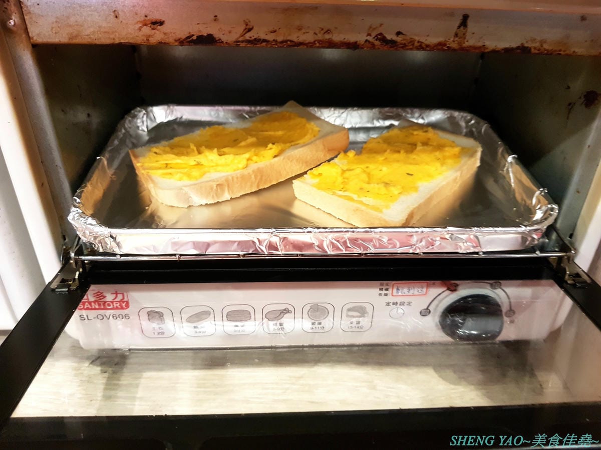 [台中沙鹿]犇頂牛排 二訪 2019新MENU – 不少學生朋友們大推的靜宜商圈好吃牛排館,排餐種類豐富多達近20種,平價消費,最便宜只要150元,肉品都是原肉不用重組肉,自助吧現烤吐司抹香蒜醬超好吃,新