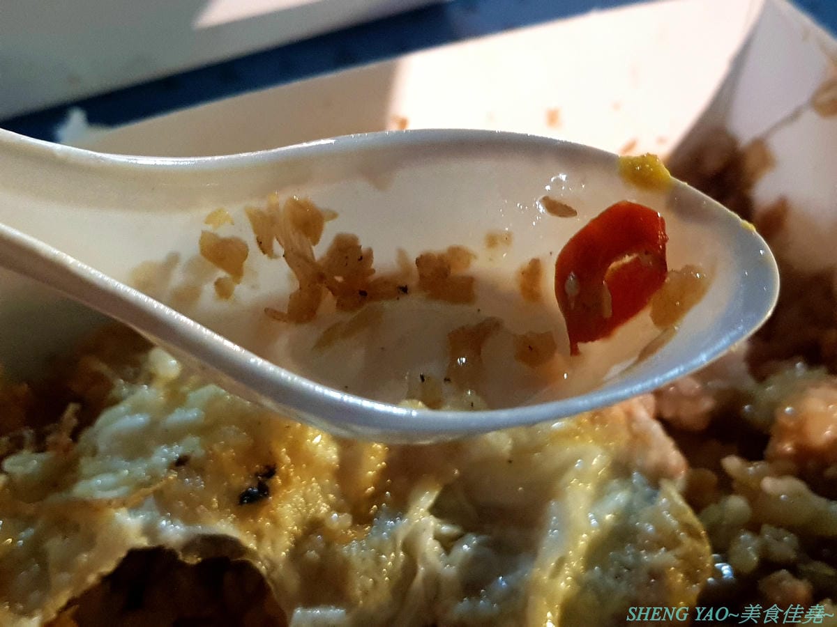 [台中清水]海線夜市打拋牛豬飯行動餐車 – 遊走台中海線、豐原和彰化多個夜市的好吃行動餐車,咖哩飯、滷肉飯、打拋牛/豬飯都不錯,大推打拋牛/豬飯,酸酸辣辣重口味令人扒飯扒不停。