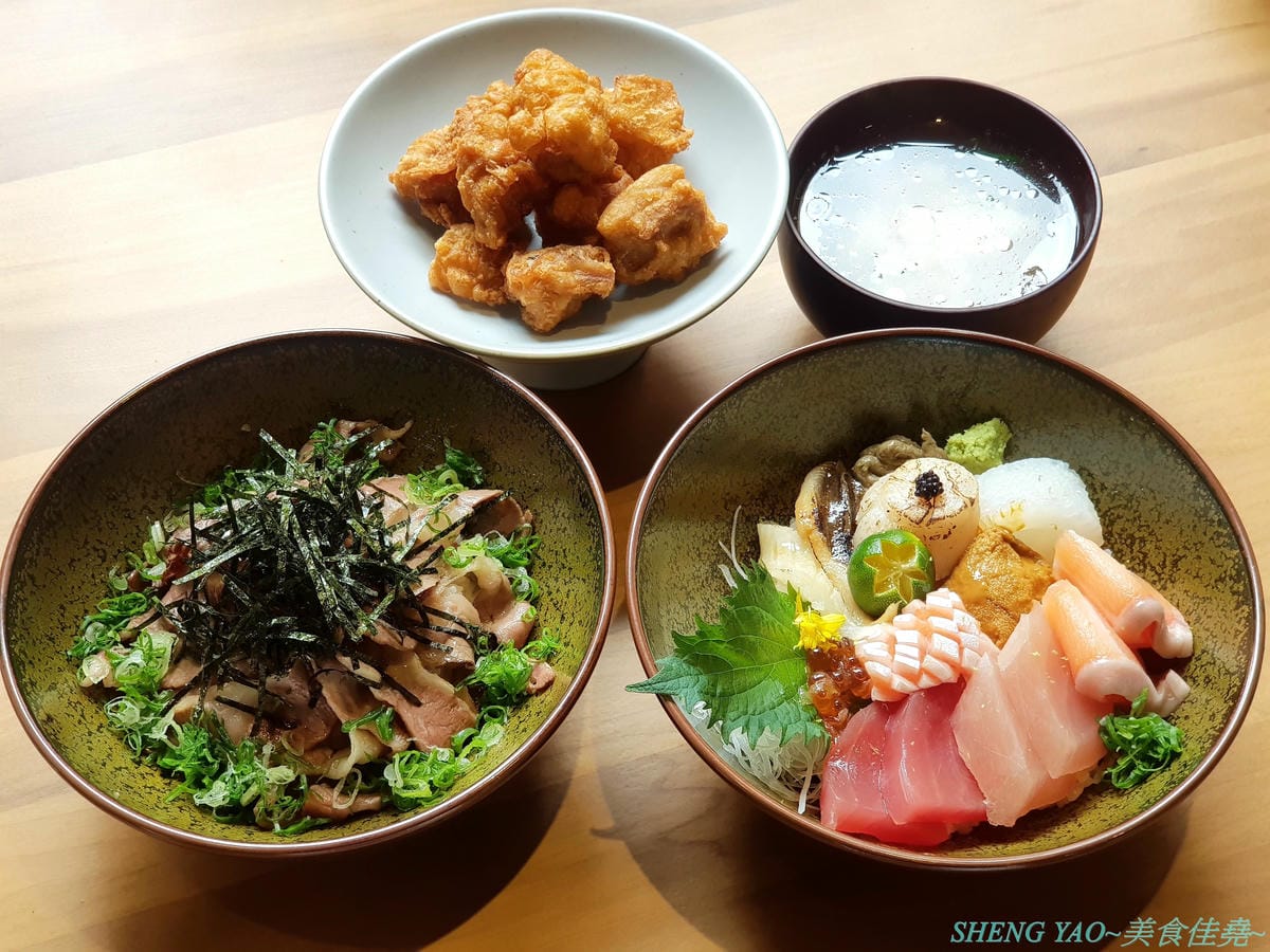 [台中北區]回 未了 – 台中最新的老宅風格日式丼飯,主打生魚片、熟食丼飯,食材新鮮又好吃,使用千秋陶坊特製餐盤,餐點更顯質感,大推極上盛合海鮮丼和唐揚雞。