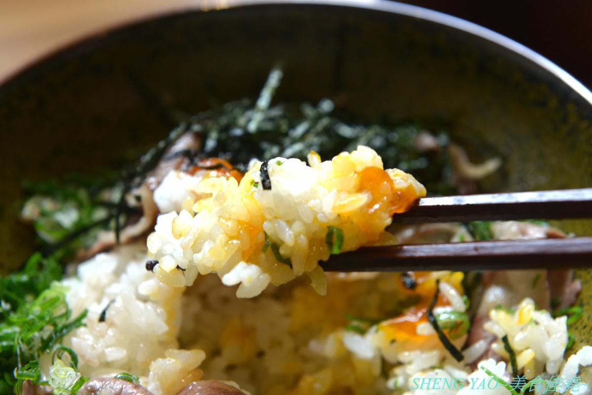 [台中北區]回 未了 – 台中最新的老宅風格日式丼飯,主打生魚片、熟食丼飯,食材新鮮又好吃,使用千秋陶坊特製餐盤,餐點更顯質感,大推極上盛合海鮮丼和唐揚雞。