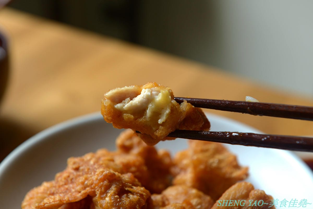 [台中北區]回 未了 – 台中最新的老宅風格日式丼飯,主打生魚片、熟食丼飯,食材新鮮又好吃,使用千秋陶坊特製餐盤,餐點更顯質感,大推極上盛合海鮮丼和唐揚雞。