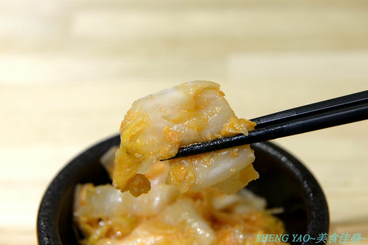 [台中北屯]傻福 – 台中新開的隱藏版咖哩飯專賣店,兩個年輕人用心做的咖哩飯,咖哩口味還不錯,價格親民,擺盤精緻豐富,大份量肉超多,愛吃肉的還能再肉量加倍,加起司是直接放在肉上,超有誠意
