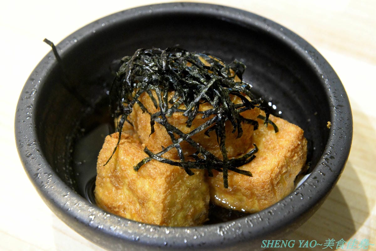 [台中北屯]傻福 – 台中新開的隱藏版咖哩飯專賣店,兩個年輕人用心做的咖哩飯,咖哩口味還不錯,價格親民,擺盤精緻豐富,大份量肉超多,愛吃肉的還能再肉量加倍,加起司是直接放在肉上,超有誠意