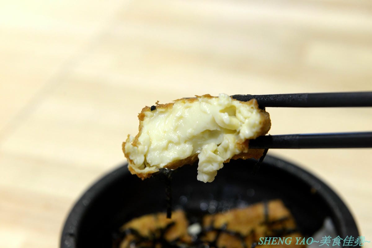 [台中北屯]傻福 – 台中新開的隱藏版咖哩飯專賣店,兩個年輕人用心做的咖哩飯,咖哩口味還不錯,價格親民,擺盤精緻豐富,大份量肉超多,愛吃肉的還能再肉量加倍,加起司是直接放在肉上,超有誠意