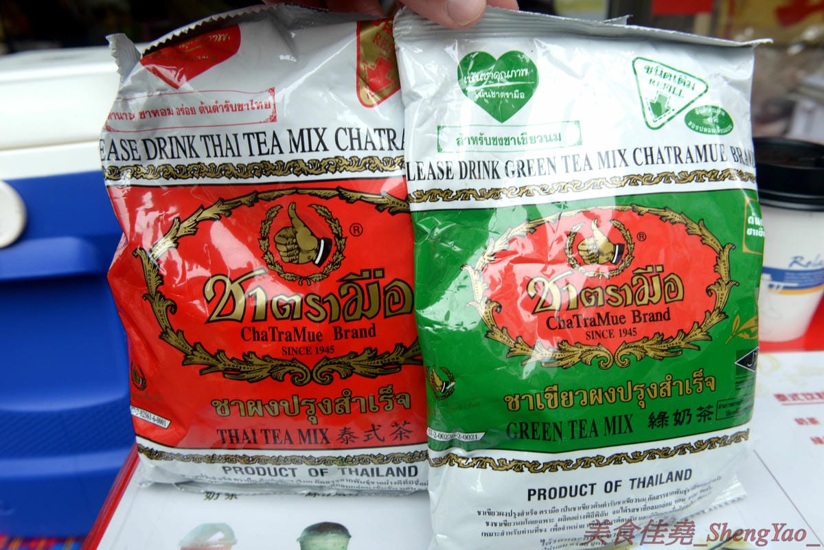 [台中清水]泰紅泰式奶茶 – 清水也有泰式奶茶專賣店囉,使用手標茶葉、三花淡奶煉乳,不只有一般橘色泰奶,還有綠奶茶,粉紅泰奶,味道還蠻有水準的,大杯660CC只賣45元,超便宜。清水電影院旁邊,買