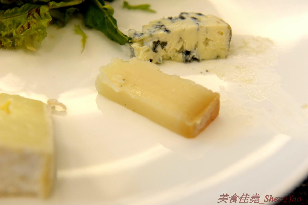 [台中西區]MICHEL BRU 米榭爾布盧 – 台中平價法國料理餐廳,主廚是真正法國人,廚藝經驗豐富,套餐價位平實,餐點精緻口味還不錯,目前試營運期間全面五折,吃到就是賺到。(已歇業)