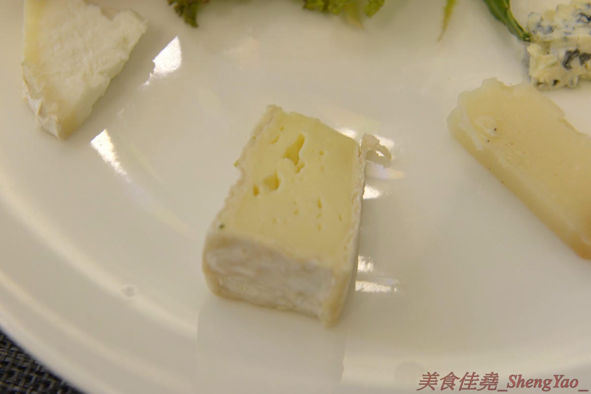 [台中西區]MICHEL BRU 米榭爾布盧 – 台中平價法國料理餐廳,主廚是真正法國人,廚藝經驗豐富,套餐價位平實,餐點精緻口味還不錯,目前試營運期間全面五折,吃到就是賺到。(已歇業)