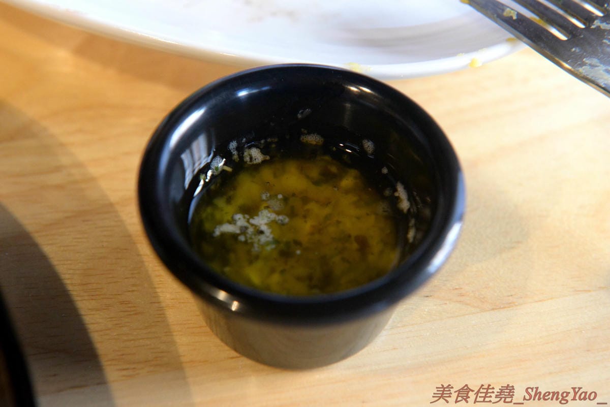 [台中北區]Harvie 哈維美式廚房 – 台中新開的美式廚房,餐點不只有漢堡,還有牛排、早午餐、開胃菜…東西豐富多達五十樣以上,漢堡牛肉是店家手打製作,厚實帶肉汁,牛排和開胃菜也不錯,月底前用