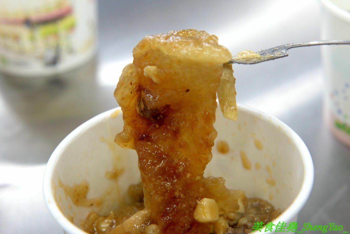 [台中沙鹿]大甲肉丸 沙鹿店 – 大甲50年歷史”嘉家樂肉丸”來沙鹿開分店,Q的肉丸和脆皮肉丸外皮各有特色,內餡料多實在,加上朝天椒辣椒醬超對味,營業時間到晚上12點,消夜吃肉圓很可以 !!