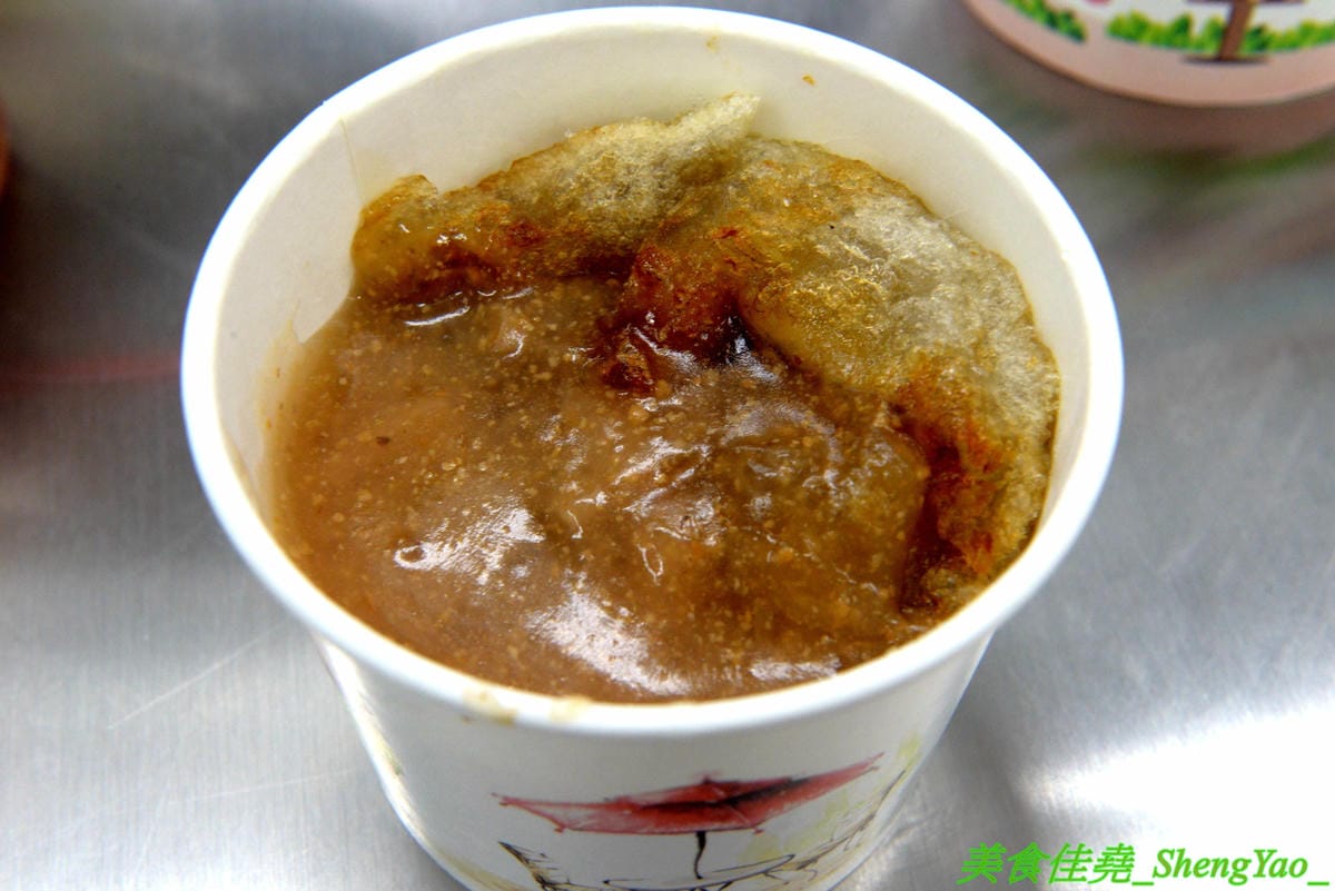 [台中沙鹿]大甲肉丸 沙鹿店 – 大甲50年歷史”嘉家樂肉丸”來沙鹿開分店,Q的肉丸和脆皮肉丸外皮各有特色,內餡料多實在,加上朝天椒辣椒醬超對味,營業時間到晚上12點,消夜吃肉圓很可以 !!
