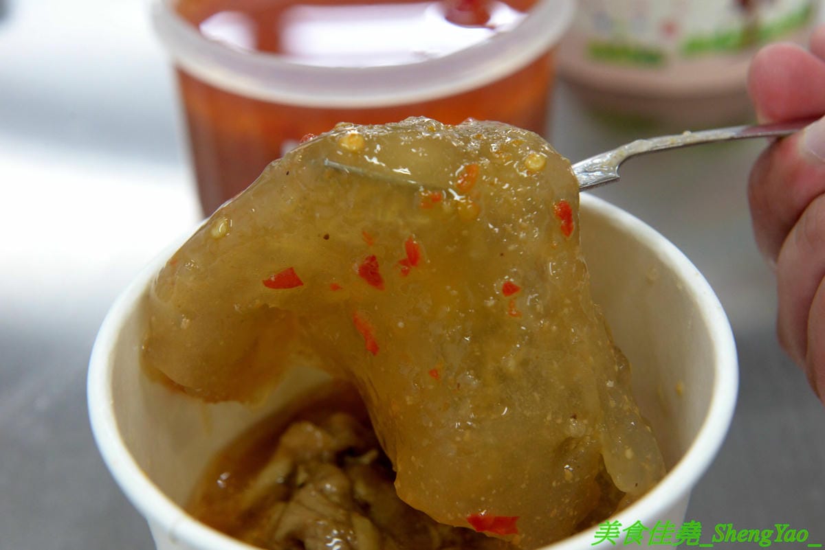 [台中沙鹿]大甲肉丸 沙鹿店 – 大甲50年歷史”嘉家樂肉丸”來沙鹿開分店,Q的肉丸和脆皮肉丸外皮各有特色,內餡料多實在,加上朝天椒辣椒醬超對味,營業時間到晚上12點,消夜吃肉圓很可以 !!