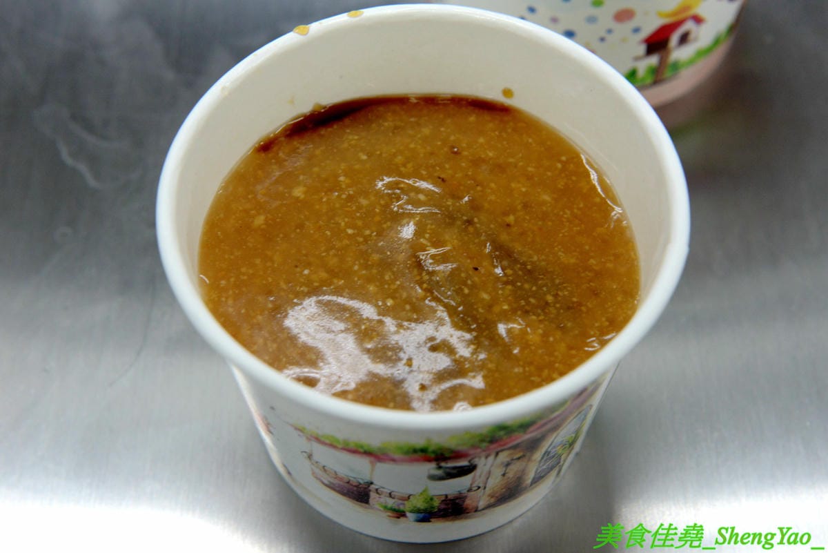 [台中沙鹿]大甲肉丸 沙鹿店 – 大甲50年歷史”嘉家樂肉丸”來沙鹿開分店,Q的肉丸和脆皮肉丸外皮各有特色,內餡料多實在,加上朝天椒辣椒醬超對味,營業時間到晚上12點,消夜吃肉圓很可以 !!
