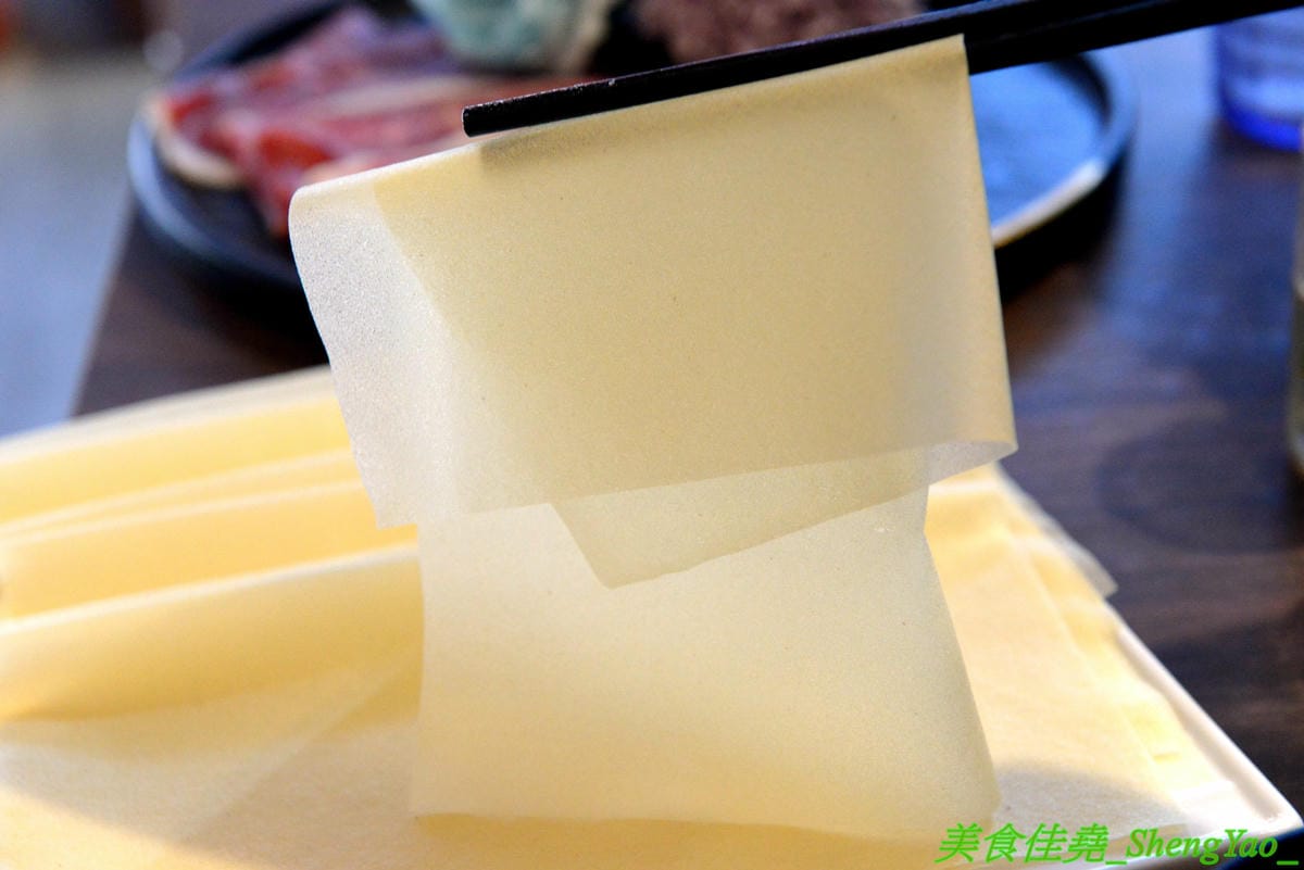 [台中沙鹿]千波苑 – 沙鹿新開的精緻鍋物餐廳,質感裝潢,湯頭有特色,食材新鮮,竟然還有日本A5近江和牛和現撈活龍蝦,隨餐就附一整壺冰紅茶,餐後還有甜點,C/P值不差,旁邊有附設停車場,停車超方