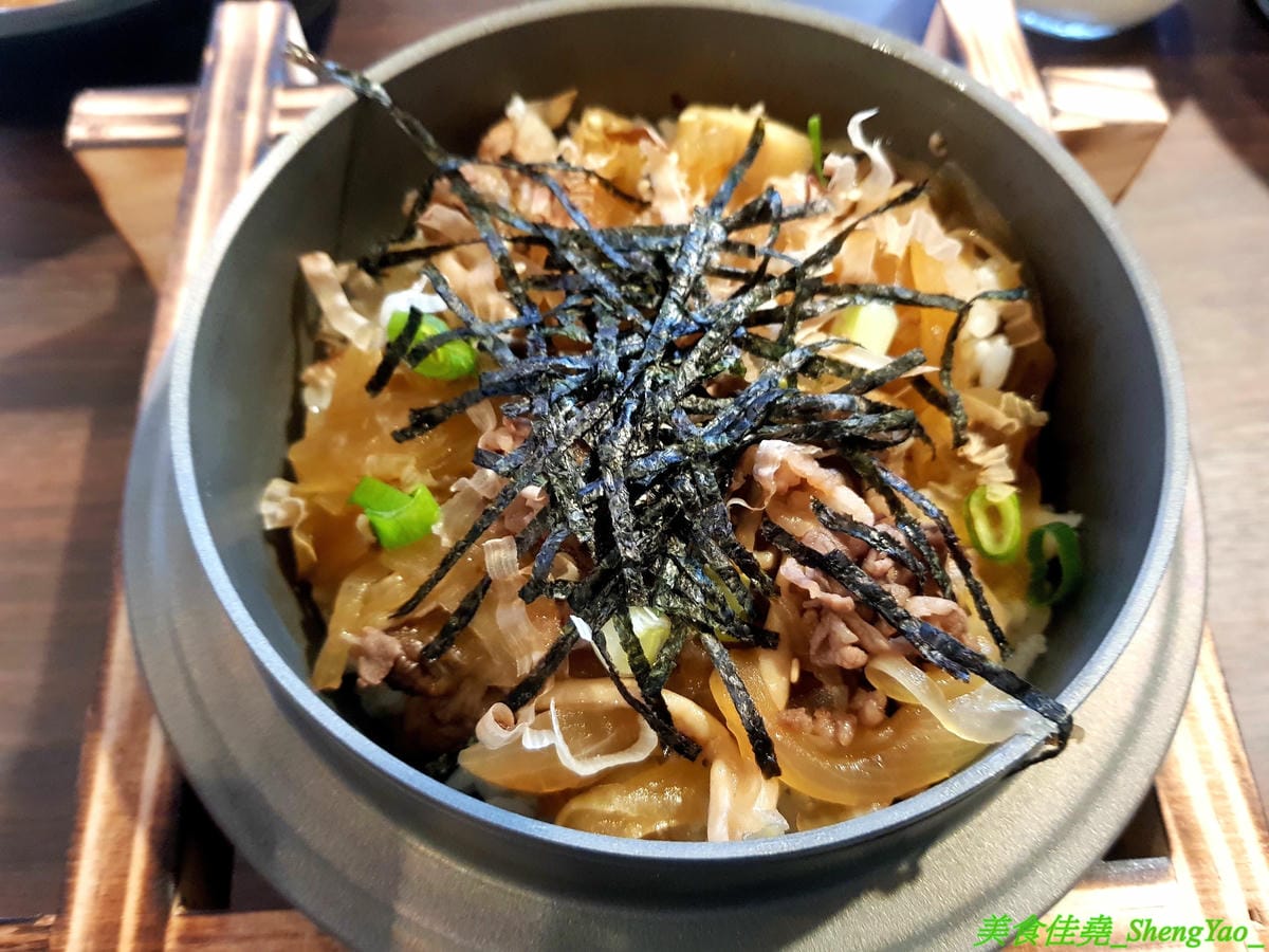 [台中沙鹿]千波苑 – 沙鹿新開的精緻鍋物餐廳,質感裝潢,湯頭有特色,食材新鮮,竟然還有日本A5近江和牛和現撈活龍蝦,隨餐就附一整壺冰紅茶,餐後還有甜點,C/P值不差,旁邊有附設停車場,停車超方