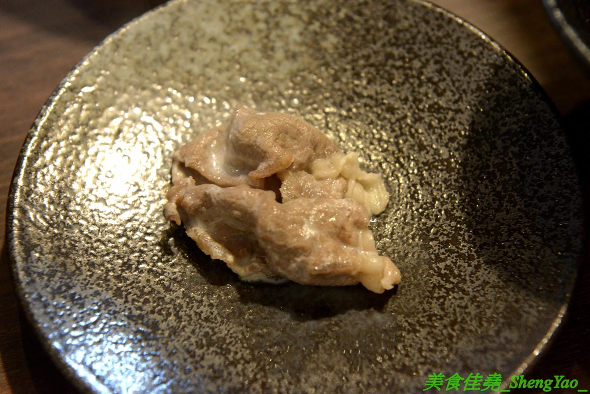 [台中沙鹿]千波苑 – 沙鹿新開的精緻鍋物餐廳,質感裝潢,湯頭有特色,食材新鮮,竟然還有日本A5近江和牛和現撈活龍蝦,隨餐就附一整壺冰紅茶,餐後還有甜點,C/P值不差,旁邊有附設停車場,停車超方
