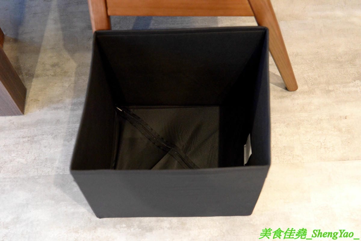 [台中沙鹿]千波苑 – 沙鹿新開的精緻鍋物餐廳,質感裝潢,湯頭有特色,食材新鮮,竟然還有日本A5近江和牛和現撈活龍蝦,隨餐就附一整壺冰紅茶,餐後還有甜點,C/P值不差,旁邊有附設停車場,停車超方