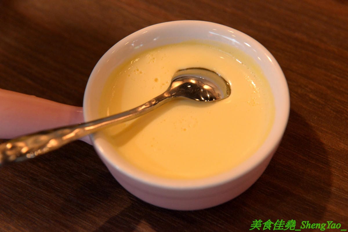 [台中沙鹿]千波苑 – 沙鹿新開的精緻鍋物餐廳,質感裝潢,湯頭有特色,食材新鮮,竟然還有日本A5近江和牛和現撈活龍蝦,隨餐就附一整壺冰紅茶,餐後還有甜點,C/P值不差,旁邊有附設停車場,停車超方