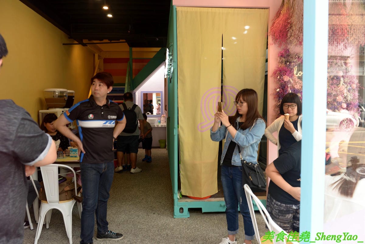 [彰化]與你見麵 – 彰化超夢幻貨櫃屋餐廳,粉色系美美外觀,彩繪販賣機大門,2樓還有夜晚星光閃亮玻璃屋,店內店外好幾處適合拍照,餐點精緻口味不俗,波士頓龍蝦義大利麵超霸氣,5/31前來店打卡分
