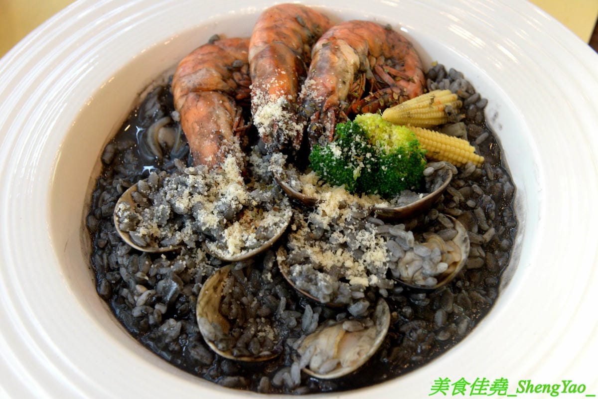 [彰化]與你見麵 – 彰化超夢幻貨櫃屋餐廳,粉色系美美外觀,彩繪販賣機大門,2樓還有夜晚星光閃亮玻璃屋,店內店外好幾處適合拍照,餐點精緻口味不俗,波士頓龍蝦義大利麵超霸氣,5/31前來店打卡分
