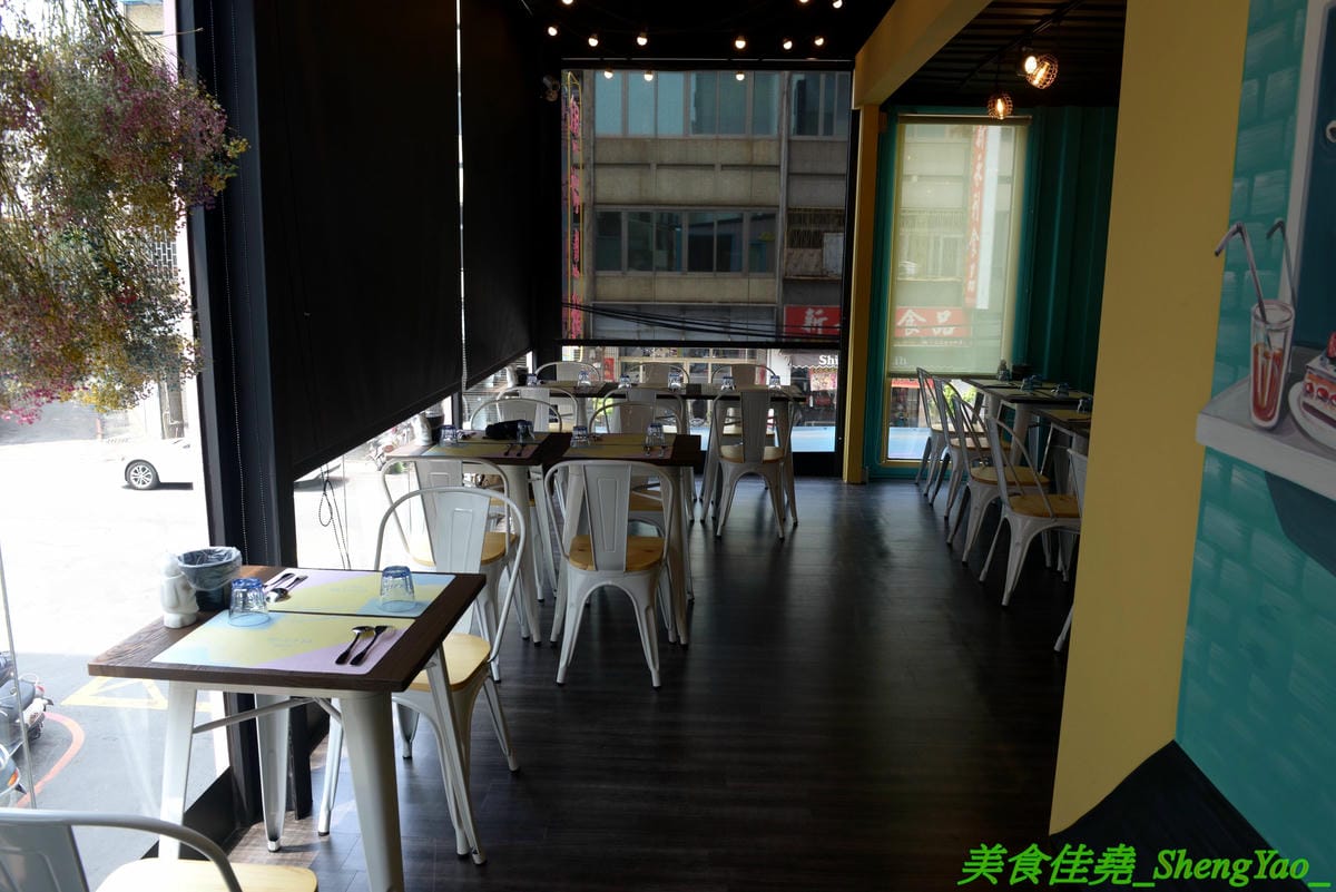 [彰化]與你見麵 – 彰化超夢幻貨櫃屋餐廳,粉色系美美外觀,彩繪販賣機大門,2樓還有夜晚星光閃亮玻璃屋,店內店外好幾處適合拍照,餐點精緻口味不俗,波士頓龍蝦義大利麵超霸氣,5/31前來店打卡分