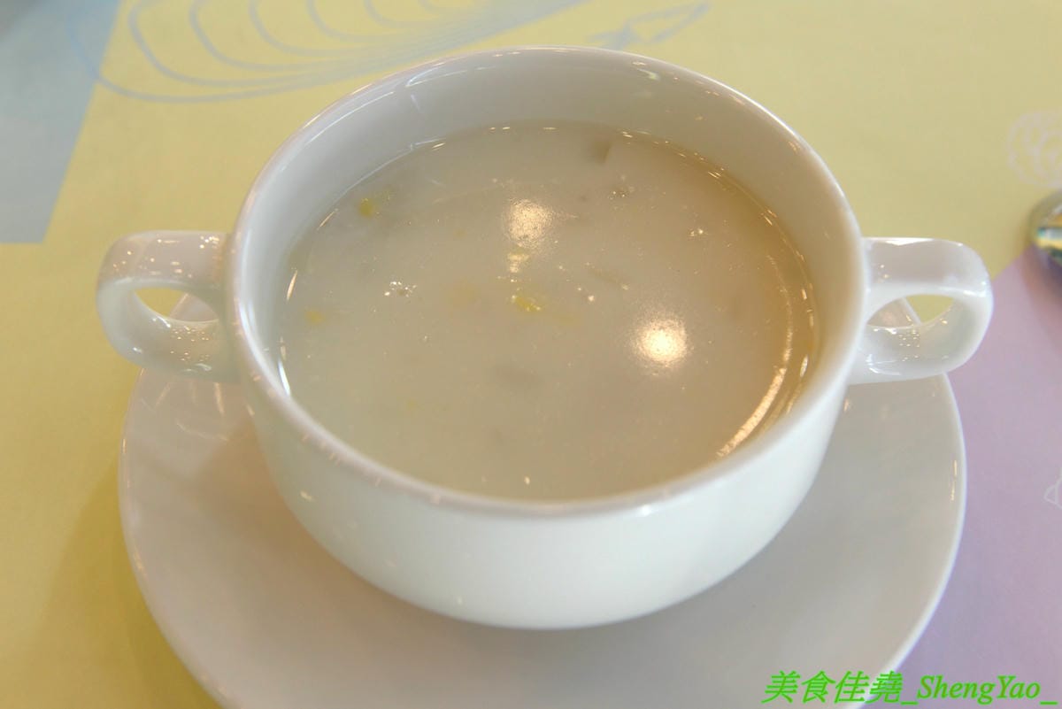 [彰化]與你見麵 – 彰化超夢幻貨櫃屋餐廳,粉色系美美外觀,彩繪販賣機大門,2樓還有夜晚星光閃亮玻璃屋,店內店外好幾處適合拍照,餐點精緻口味不俗,波士頓龍蝦義大利麵超霸氣,5/31前來店打卡分