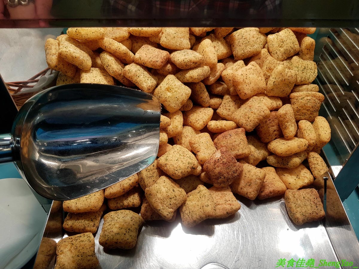 [彰化]與你見麵 – 彰化超夢幻貨櫃屋餐廳,粉色系美美外觀,彩繪販賣機大門,2樓還有夜晚星光閃亮玻璃屋,店內店外好幾處適合拍照,餐點精緻口味不俗,波士頓龍蝦義大利麵超霸氣,5/31前來店打卡分
