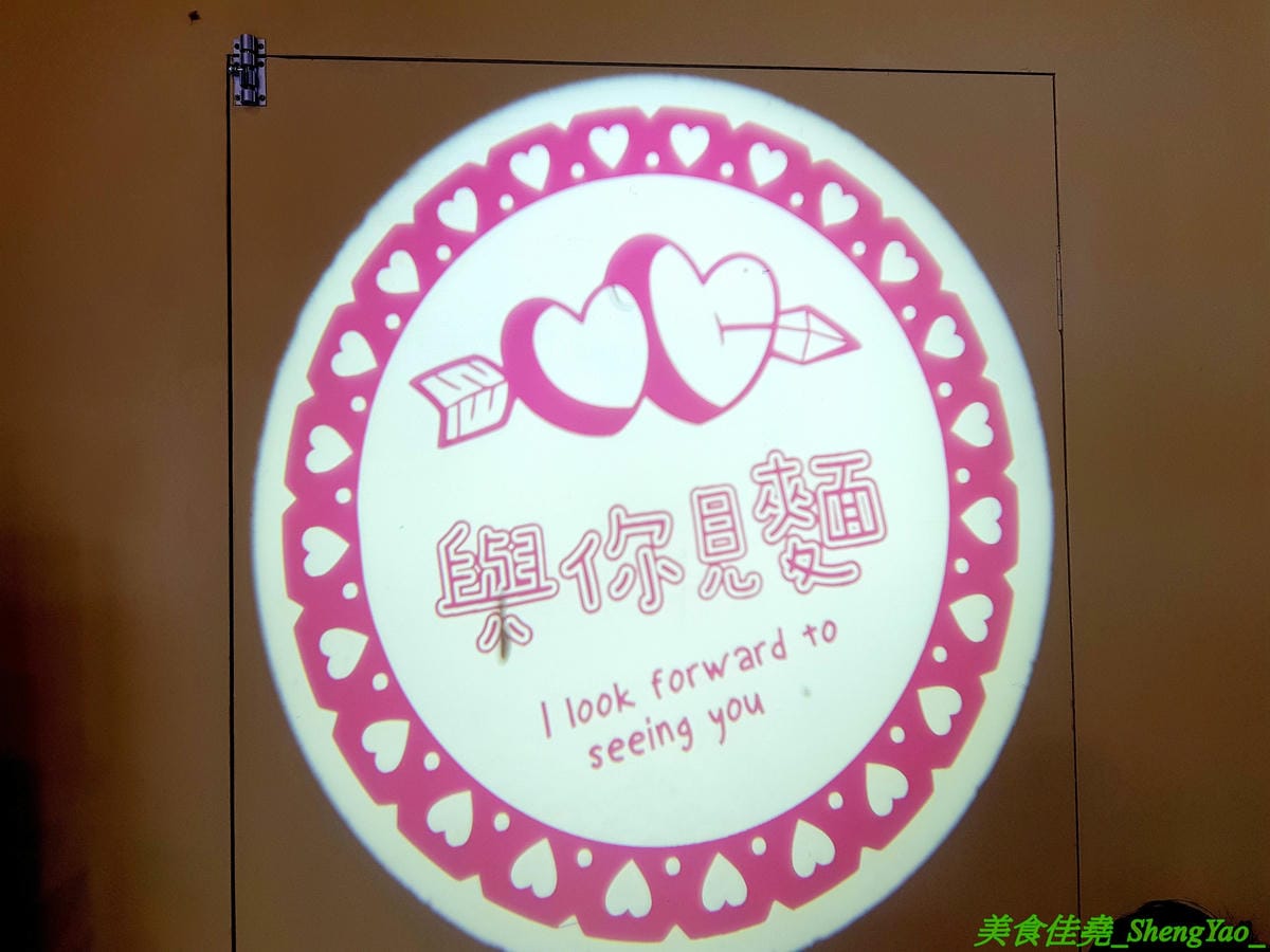 [彰化]與你見麵 – 彰化超夢幻貨櫃屋餐廳,粉色系美美外觀,彩繪販賣機大門,2樓還有夜晚星光閃亮玻璃屋,店內店外好幾處適合拍照,餐點精緻口味不俗,波士頓龍蝦義大利麵超霸氣,5/31前來店打卡分