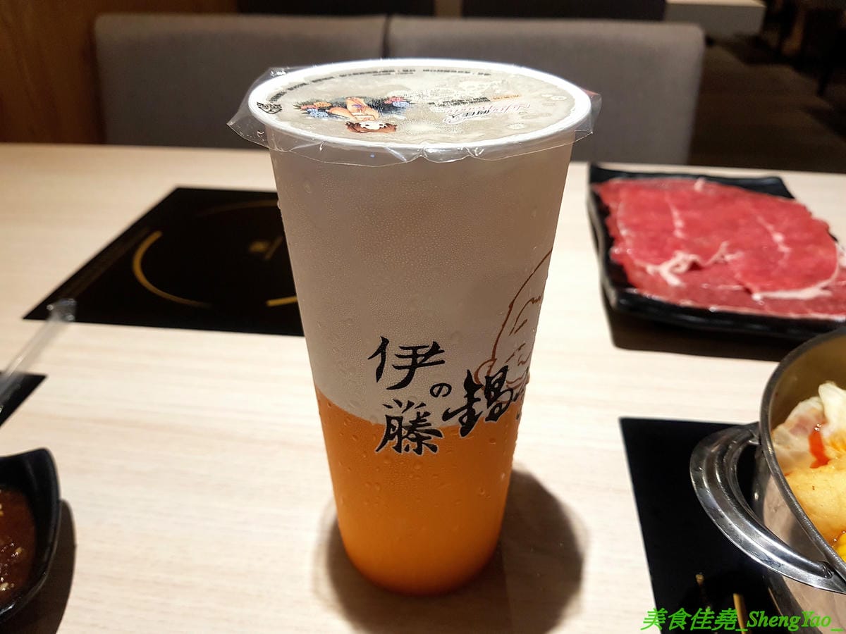 [台中沙鹿]伊藤鍋家 – 沙鹿新品牌連鎖小火鍋,鍋物精緻且平價,價格150元起,用電磁爐非酒精燈,肉品新鮮現切非冷凍捲肉片,店內還有賣多種手搖茶飲、現打果汁和冰沙,湯頭還不錯,韓式辣牛肉鍋有