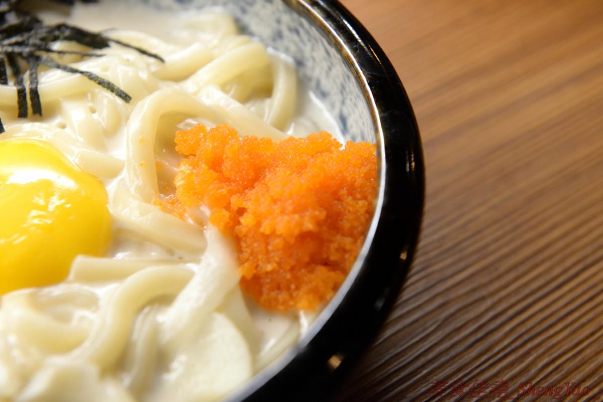[台中西屯]夜葉食堂 文心店 – 台北三重人氣深夜食堂來台中開二店,價格實惠餐點幾乎都不到百元,招牌明太子白醬烏龍麵、男子漢燒肉丼飯推薦必點,店內還有可以拍照打卡地點和飛鏢機台,開到