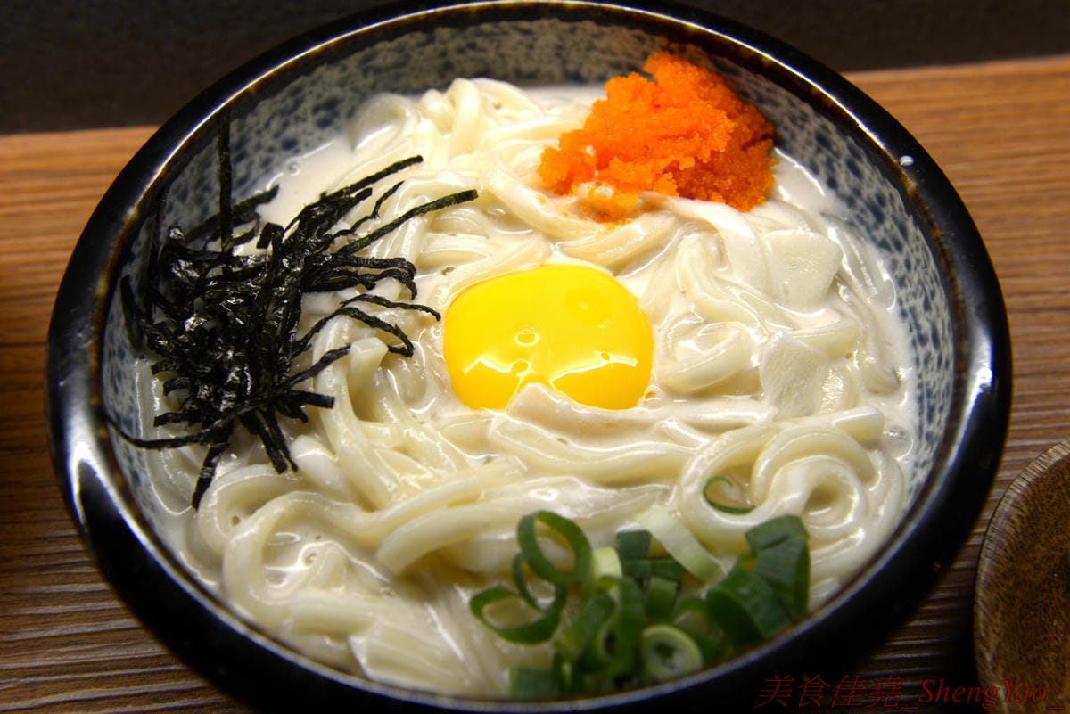 [台中西屯]夜葉食堂 文心店 – 台北三重人氣深夜食堂來台中開二店,價格實惠餐點幾乎都不到百元,招牌明太子白醬烏龍麵、男子漢燒肉丼飯推薦必點,店內還有可以拍照打卡地點和飛鏢機台,開到