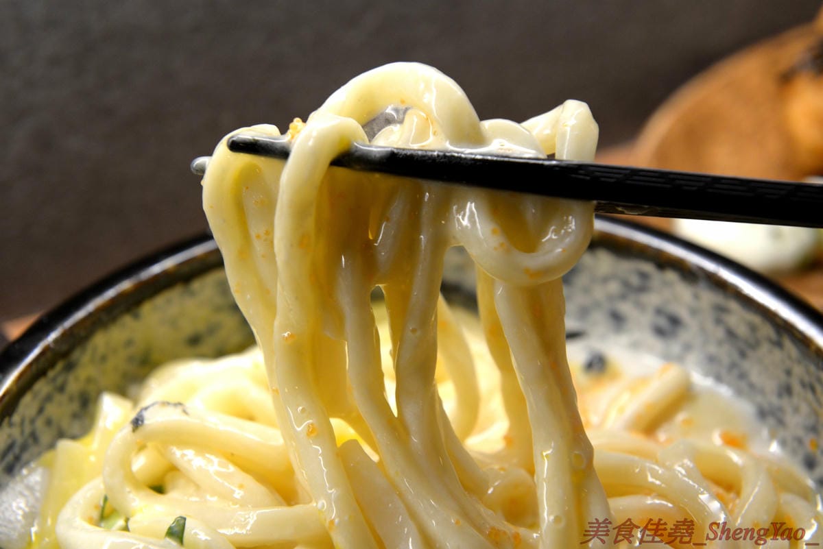 [台中西屯]夜葉食堂 文心店 – 台北三重人氣深夜食堂來台中開二店,價格實惠餐點幾乎都不到百元,招牌明太子白醬烏龍麵、男子漢燒肉丼飯推薦必點,店內還有可以拍照打卡地點和飛鏢機台,開到