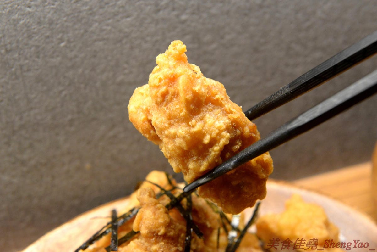 [台中西屯]夜葉食堂 文心店 – 台北三重人氣深夜食堂來台中開二店,價格實惠餐點幾乎都不到百元,招牌明太子白醬烏龍麵、男子漢燒肉丼飯推薦必點,店內還有可以拍照打卡地點和飛鏢機台,開到