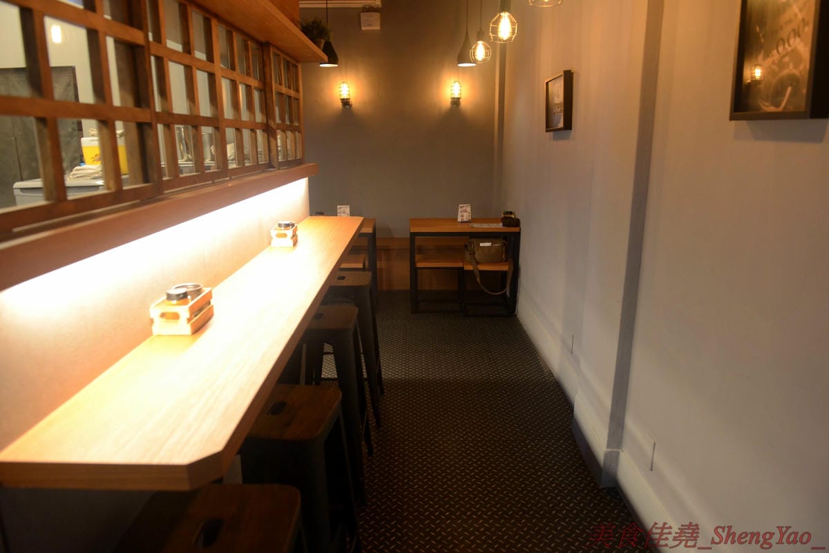 [台中西屯]夜葉食堂 文心店 – 台北三重人氣深夜食堂來台中開二店,價格實惠餐點幾乎都不到百元,招牌明太子白醬烏龍麵、男子漢燒肉丼飯推薦必點,店內還有可以拍照打卡地點和飛鏢機台,開到