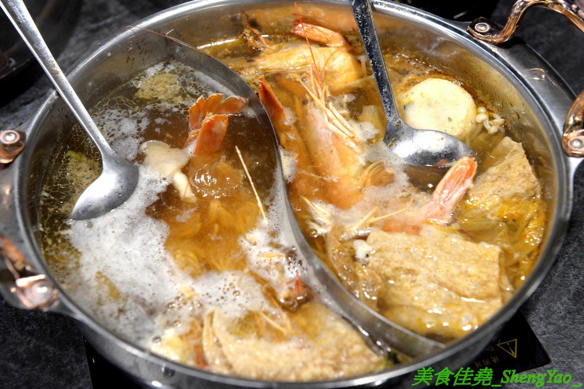 [台中龍井]膳膳火鍋 -梧棲57夯肉新品牌,平價火鍋吃到飽,六種肉品加自助吧無限供應只要399元且不收服務費,環境寬敞舒適,營業時間到凌晨1點,宵夜也能來吃吃到飽。(已歇業)
