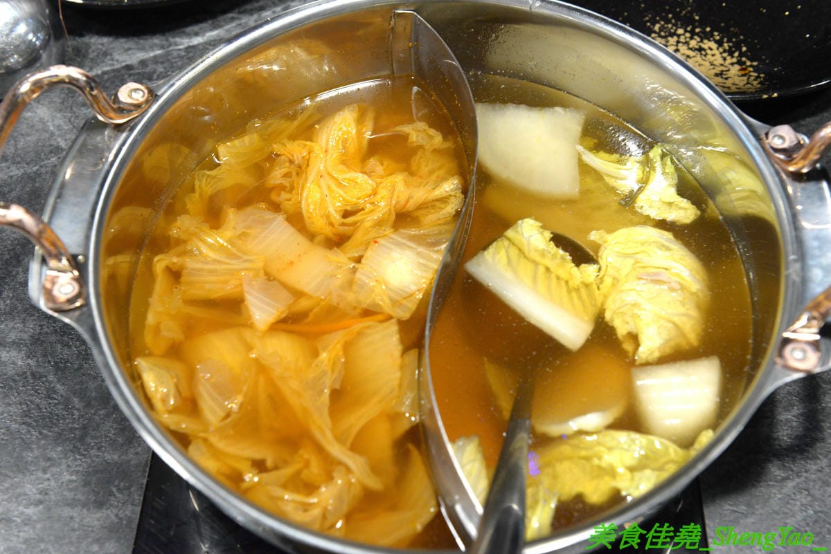 [台中龍井]膳膳火鍋 -梧棲57夯肉新品牌,平價火鍋吃到飽,六種肉品加自助吧無限供應只要399元且不收服務費,環境寬敞舒適,營業時間到凌晨1點,宵夜也能來吃吃到飽。(已歇業)