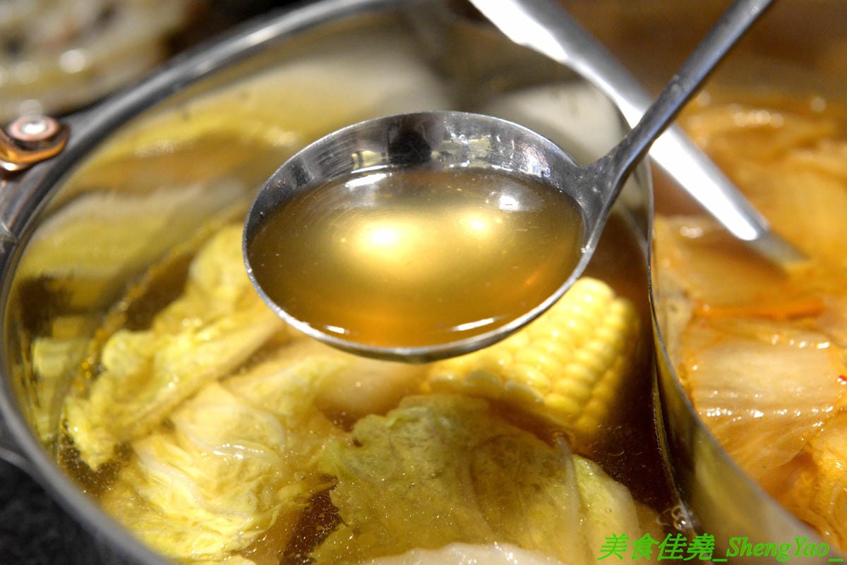 [台中龍井]膳膳火鍋 -梧棲57夯肉新品牌,平價火鍋吃到飽,六種肉品加自助吧無限供應只要399元且不收服務費,環境寬敞舒適,營業時間到凌晨1點,宵夜也能來吃吃到飽。(已歇業)