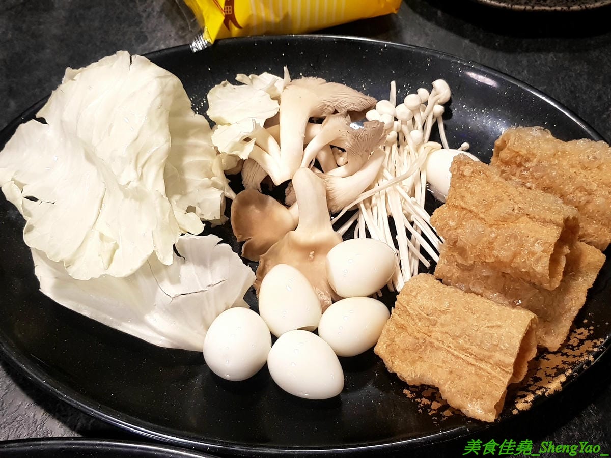 [台中龍井]膳膳火鍋 -梧棲57夯肉新品牌,平價火鍋吃到飽,六種肉品加自助吧無限供應只要399元且不收服務費,環境寬敞舒適,營業時間到凌晨1點,宵夜也能來吃吃到飽。(已歇業)