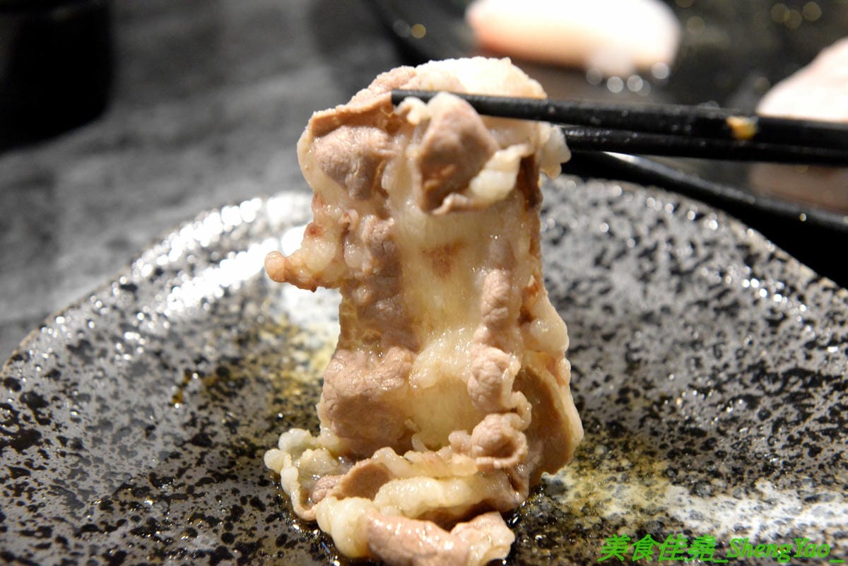 [台中龍井]膳膳火鍋 -梧棲57夯肉新品牌,平價火鍋吃到飽,六種肉品加自助吧無限供應只要399元且不收服務費,環境寬敞舒適,營業時間到凌晨1點,宵夜也能來吃吃到飽。(已歇業)