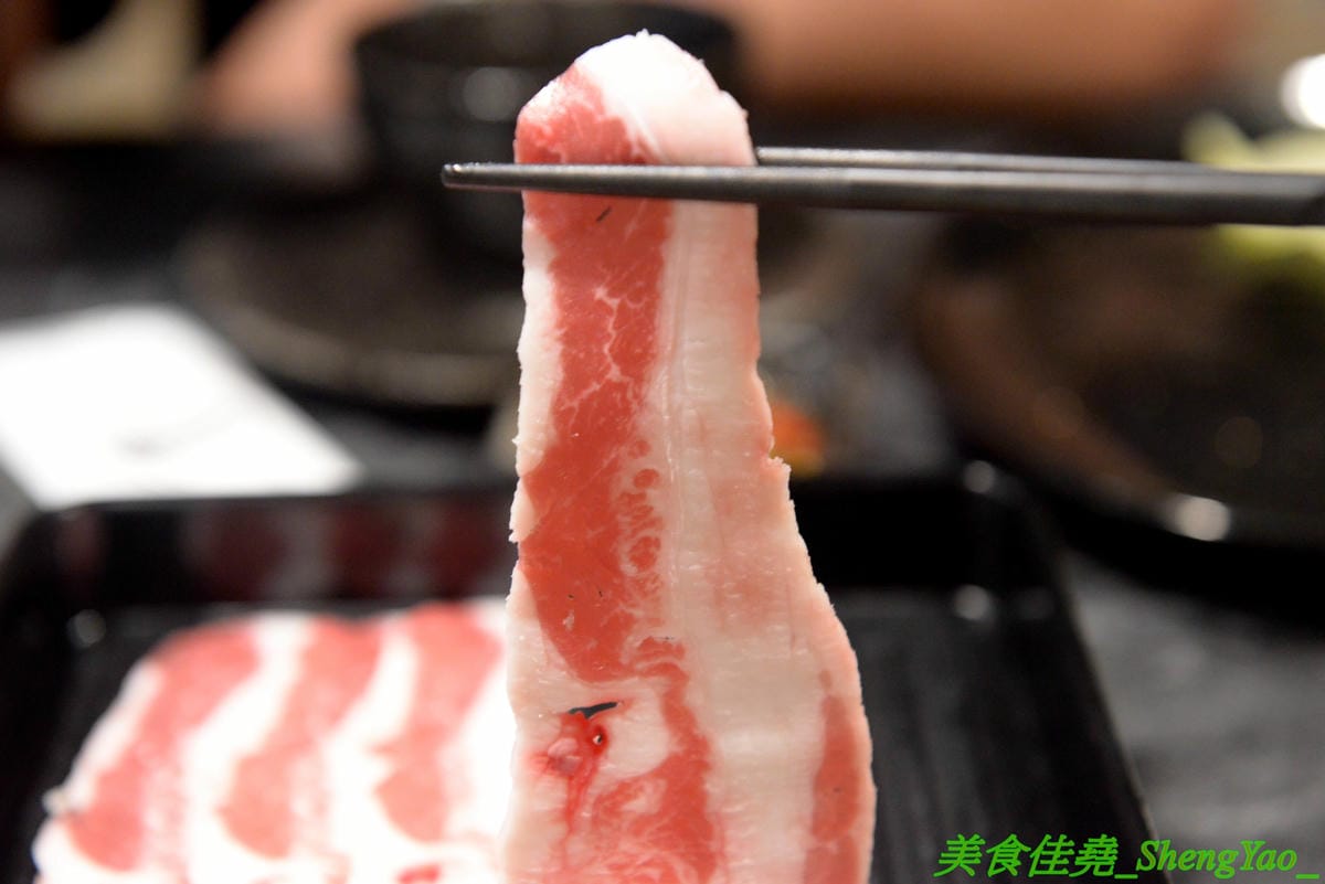 [台中龍井]膳膳火鍋 -梧棲57夯肉新品牌,平價火鍋吃到飽,六種肉品加自助吧無限供應只要399元且不收服務費,環境寬敞舒適,營業時間到凌晨1點,宵夜也能來吃吃到飽。(已歇業)
