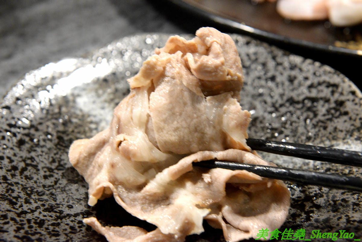 [台中龍井]膳膳火鍋 -梧棲57夯肉新品牌,平價火鍋吃到飽,六種肉品加自助吧無限供應只要399元且不收服務費,環境寬敞舒適,營業時間到凌晨1點,宵夜也能來吃吃到飽。(已歇業)