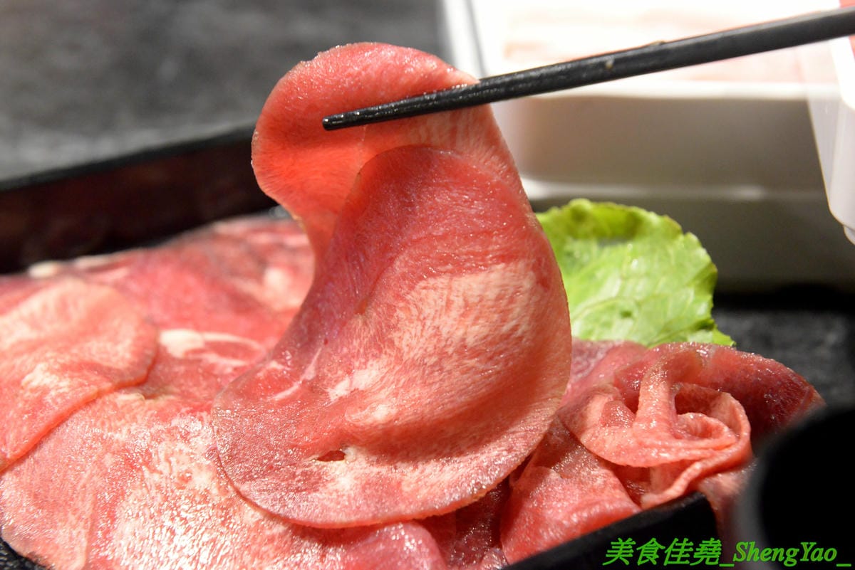 [台中龍井]膳膳火鍋 -梧棲57夯肉新品牌,平價火鍋吃到飽,六種肉品加自助吧無限供應只要399元且不收服務費,環境寬敞舒適,營業時間到凌晨1點,宵夜也能來吃吃到飽。(已歇業)